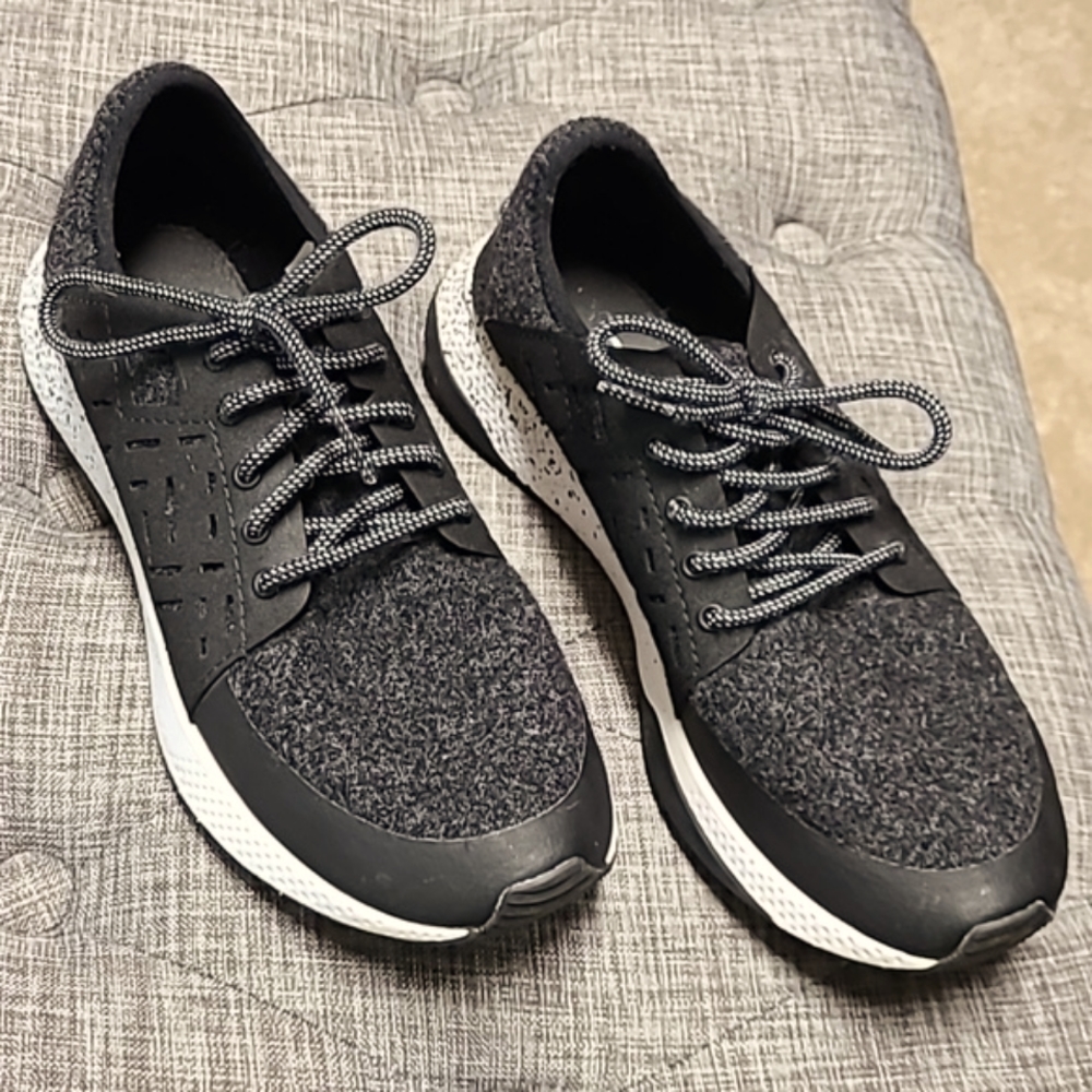 Sperry Women's Sneakers - Wool. Size 9